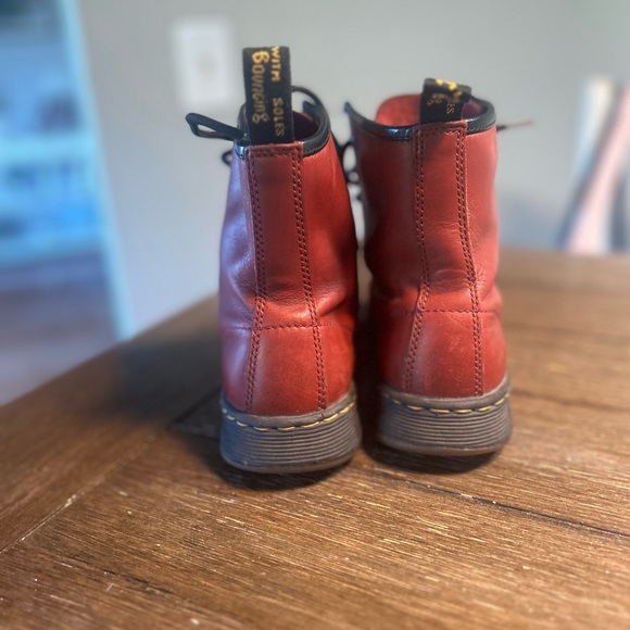 Dr Martens Newton 1460 leather 8 eyelit lite boots size 5 men 6 women - Picture 7 of 14